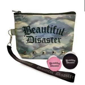 BEAUTIFUL DISASTER Cosmetic bag